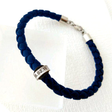 Pulsera sencilla con aros de plata grabado